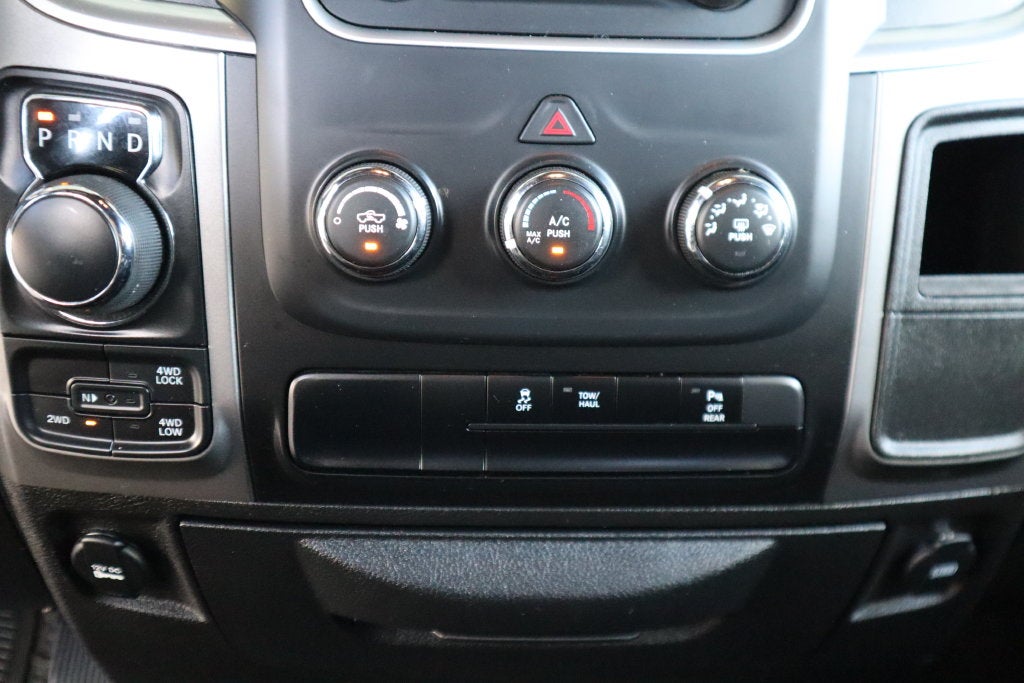 2024 RAM 1500 Classic Warlock Crew Cab 4x4 5'7' Box