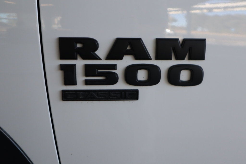 2024 RAM 1500 Classic Warlock Crew Cab 4x4 5'7' Box
