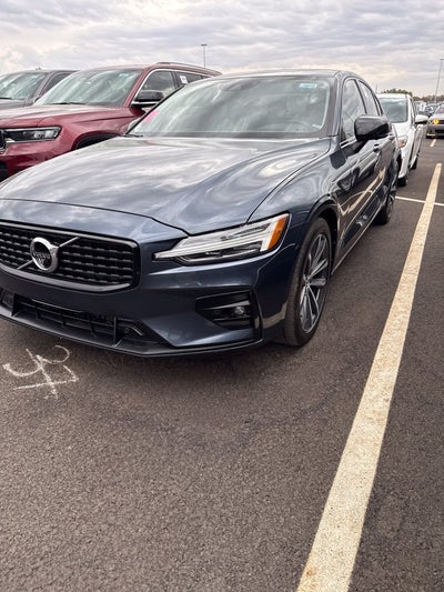 2022 Volvo S60 Momentum