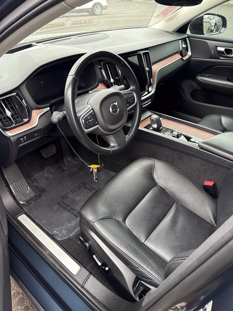 2022 Volvo S60 Momentum