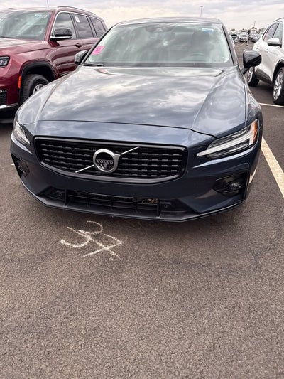 2022 Volvo S60 Momentum