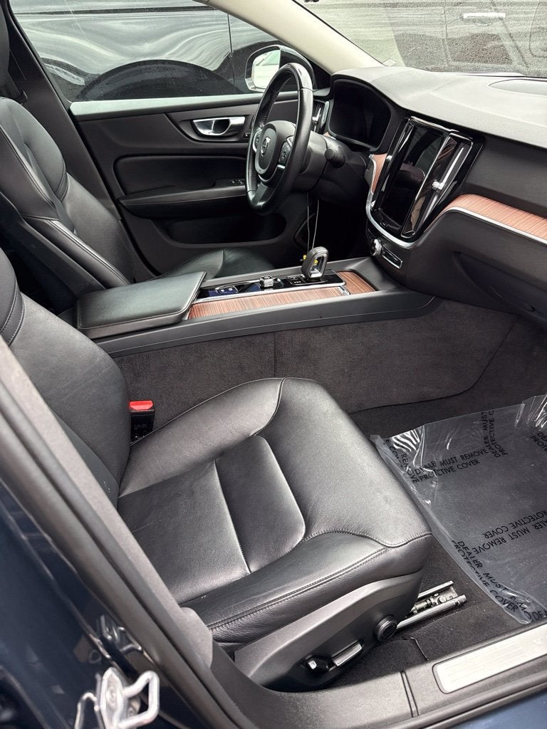 2022 Volvo S60 Momentum