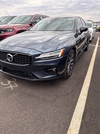 2022 Volvo S60 Momentum